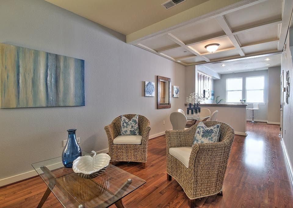 Living Room/Entertainment Area