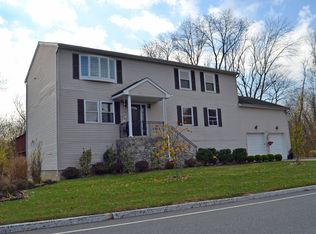 361 Horseneck Dr, Fairfield, NJ 07004