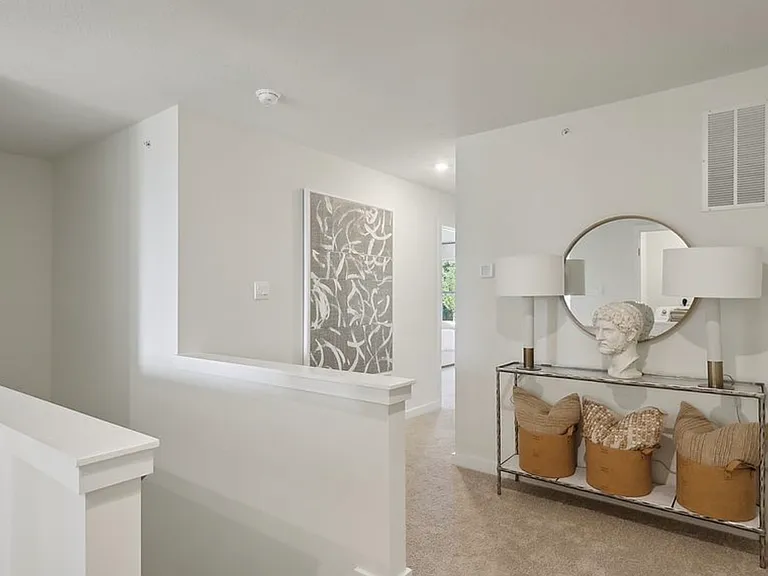 143 Scotland Ln — Photo 11