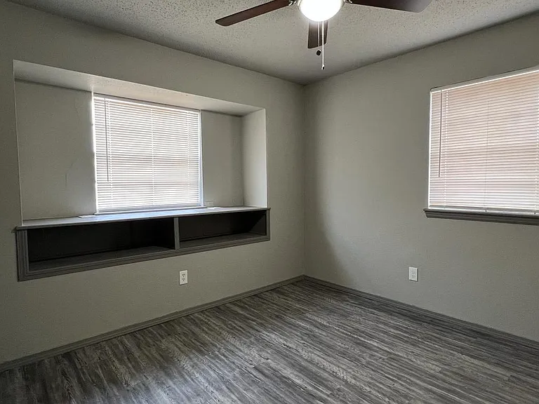 110 Meadowbrook Dr — Photo 8