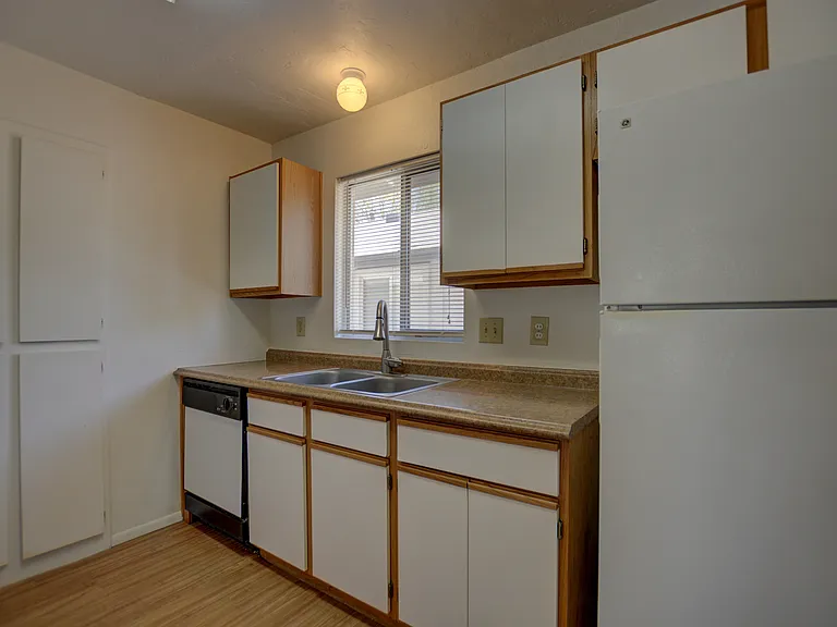 717 Bird St — Photo 9