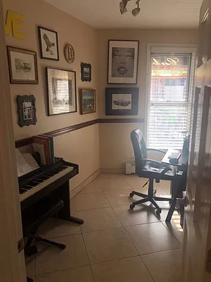 Rented by Halvatzis Realty | media 28