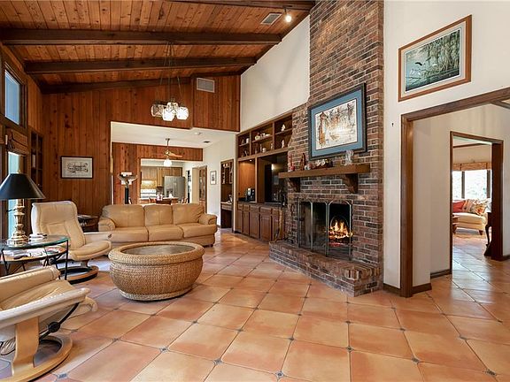 3rd image of 333 Washington Oaks Dr
