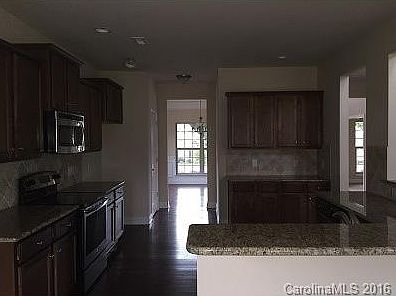 3rd image of 5033 Timberline Ln