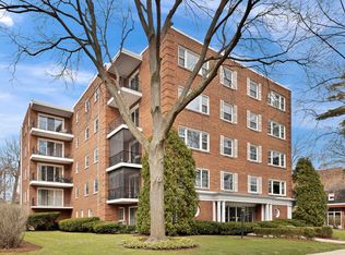 2425 Central St APT 2D, Evanston, IL 60201