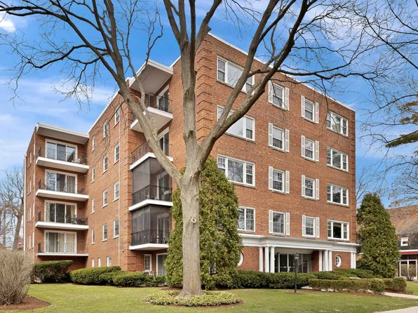 2425 Central St APT 2D, Evanston, IL 60201