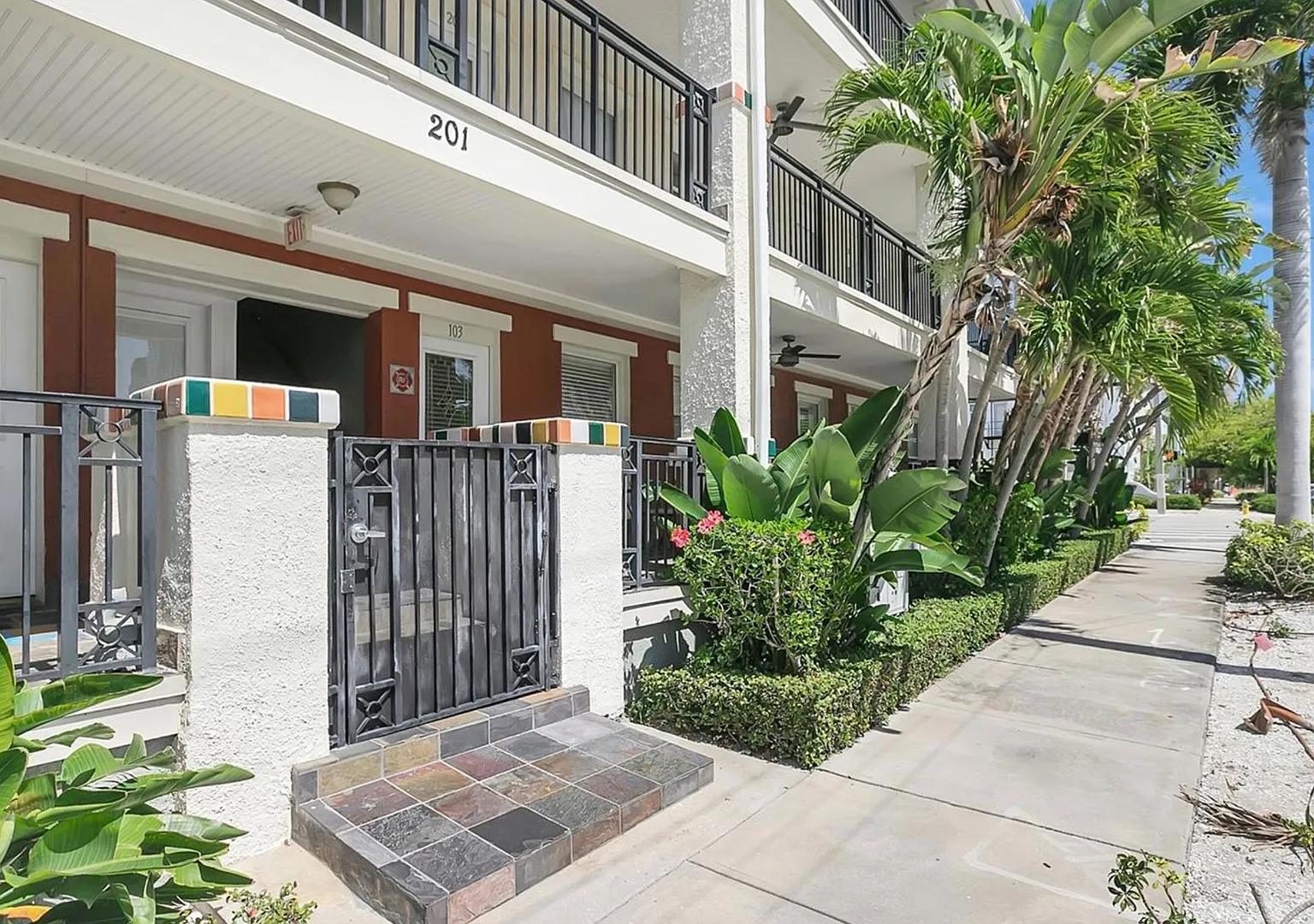 1 bedroom 1 bath In the Heart of Downtown! — Photo 1