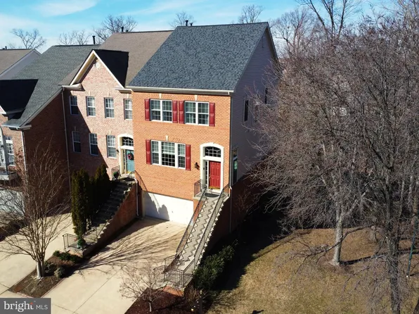 1911 Logan Manor Dr, Reston, VA 20190