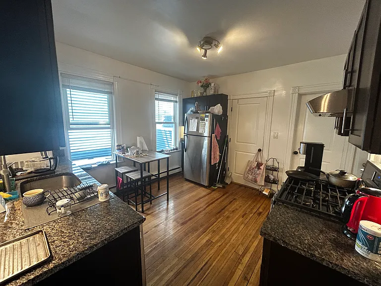 11 Harold St #1 — Photo 3