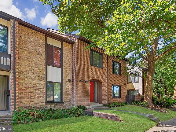3rd image of 9722 Shadow Oak Dr