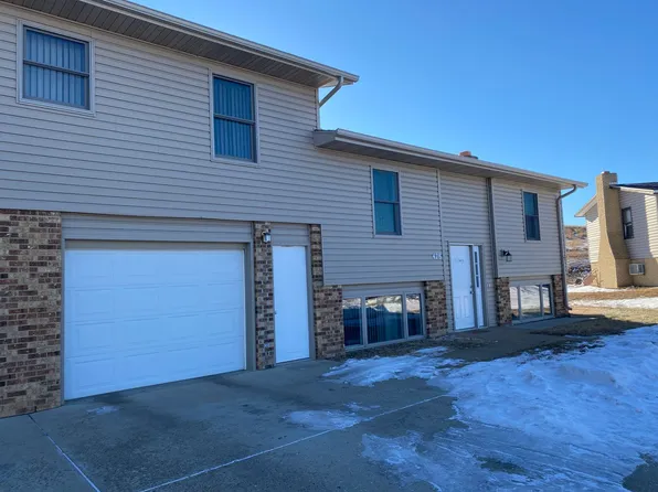 428 8th St SE, Dickinson, ND 58601