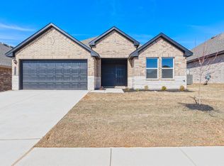 1125 E Stetson Ln, Mustang, OK 73064