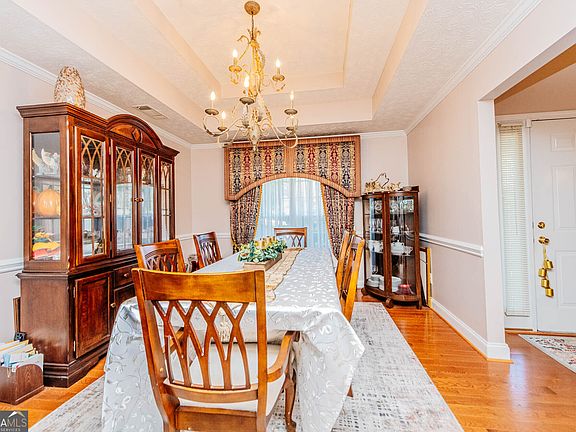 4th image of 204 Aspen Ct