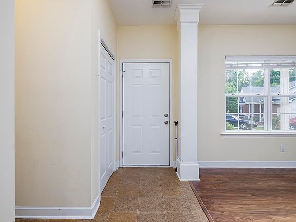 4th image of 232 Twin Oaks Ln