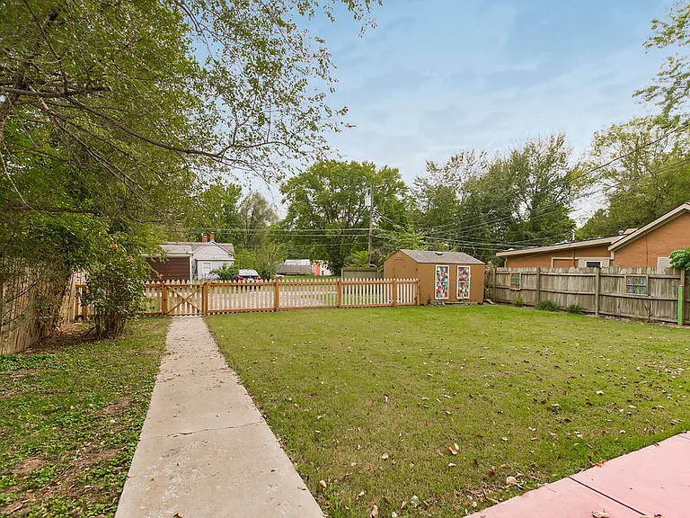 827 Osage St — Photo 1