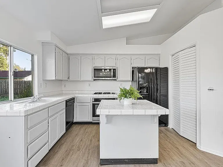 2199 Raleigh Cir — Photo 20
