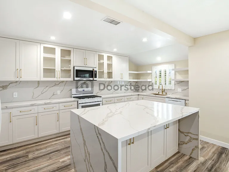 7414 Lasaine Ave — Photo 10