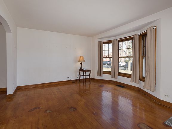 3rd image of 830 Marshall Ave
