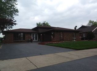 18311 Olde Farm Rd, Lansing, IL 60438