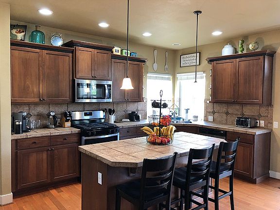 2nd image of 4441 Cashmere Dr NE