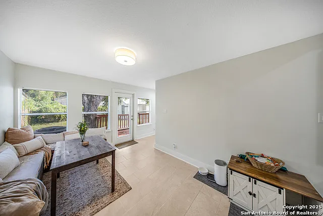 509 W Mistletoe Ave — Photo 13