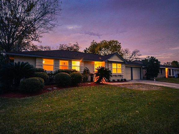 3rd image of 11914 Braewick Dr