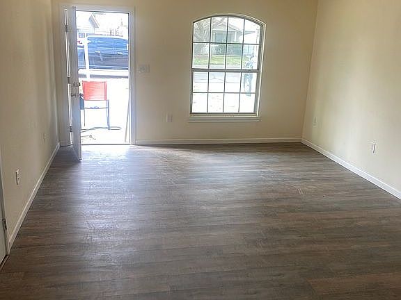 3rd image of 503 Canyon Dr