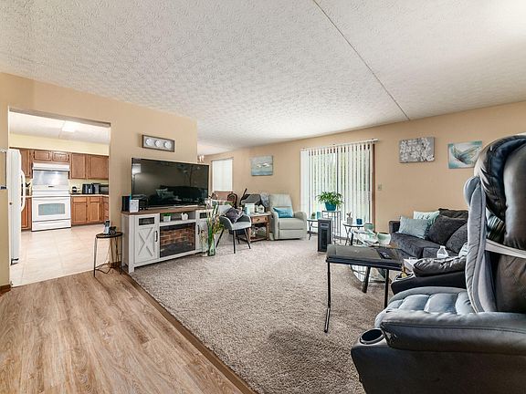3rd image of 5885 Beechcroft Rd APT 104