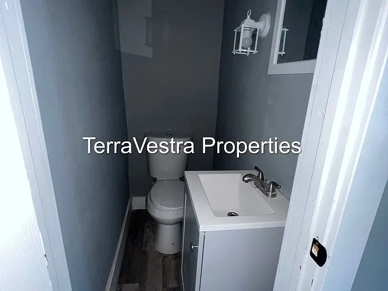 138 Denny Ave — Photo 8