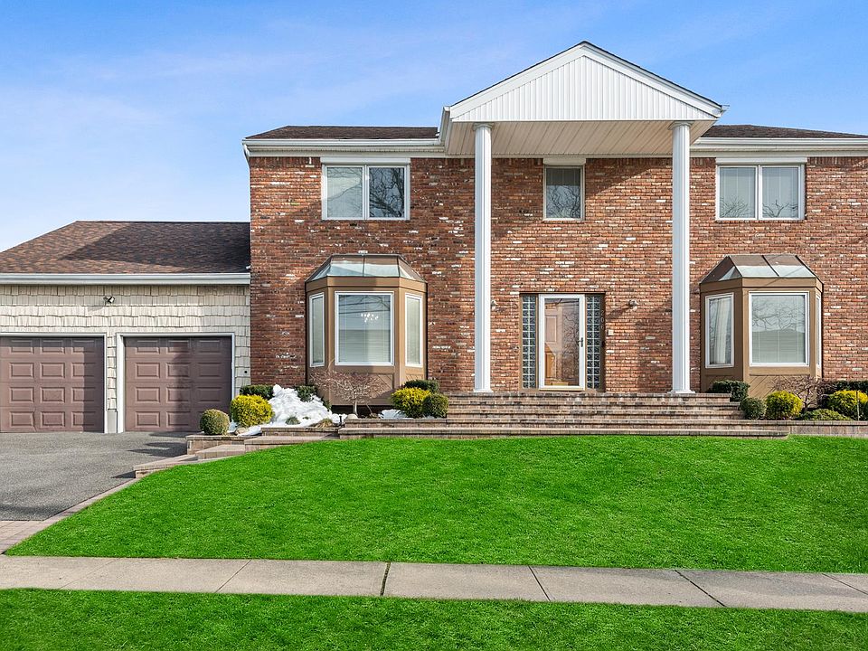 1st image of 206 Lagoon Dr W