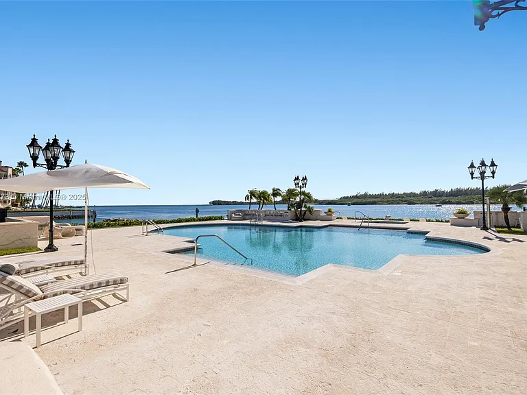 4924 Fisher Island Dr #4924 — Photo 54