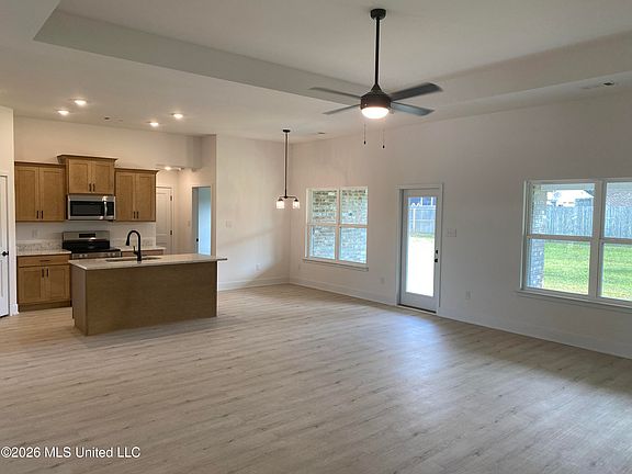 4th image of 14885 Fritz Cir
