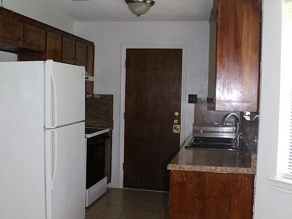 3rd image of 834 Michelle Dr