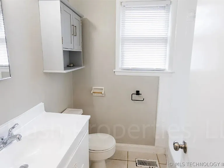 3724 S Knoxville Ave — Photo 12