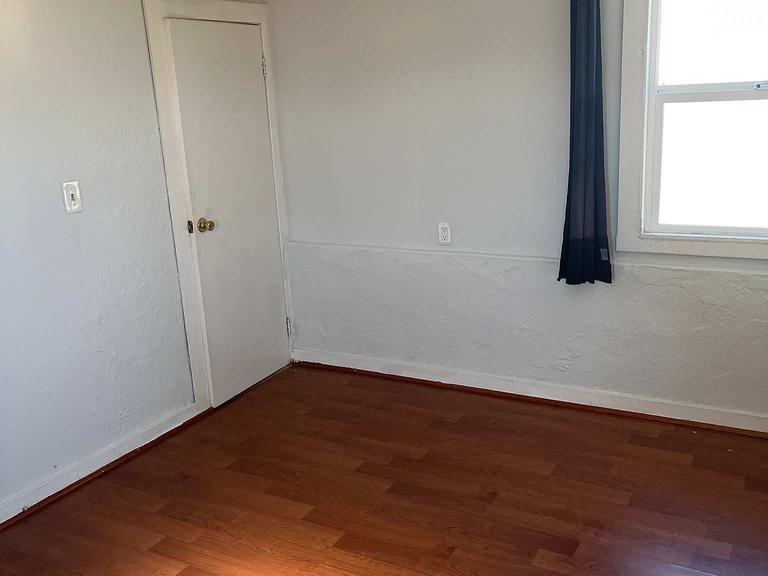 6 bed, 2500 sqft, $1,050 — Photo 1