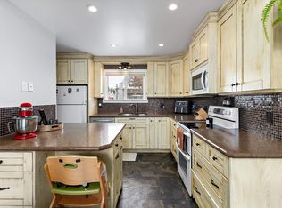 Riverbend The, Edmonton, AB T6H 5S9