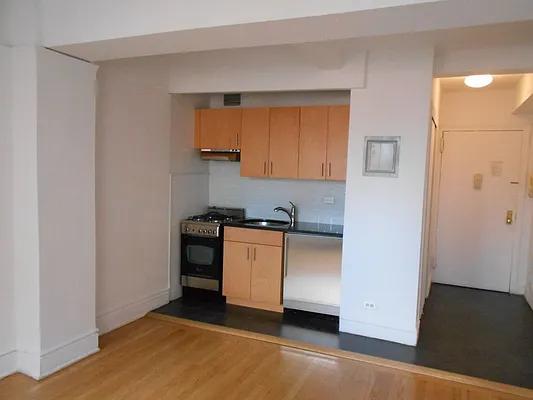 Rented by Carlyle Property Management | media 8