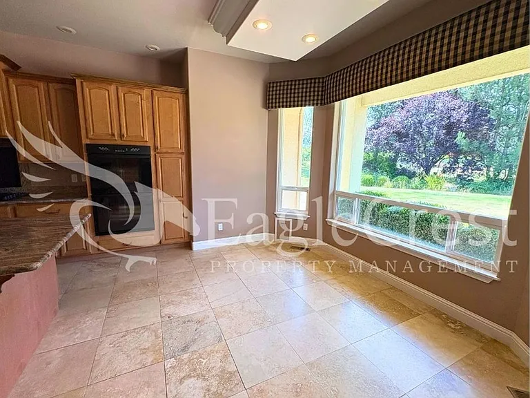 44 Vinehill Dr — Photo 65