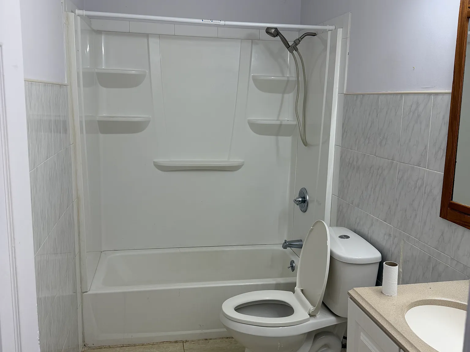 4 bed, 2127 sqft, $2,150 — Photo 1