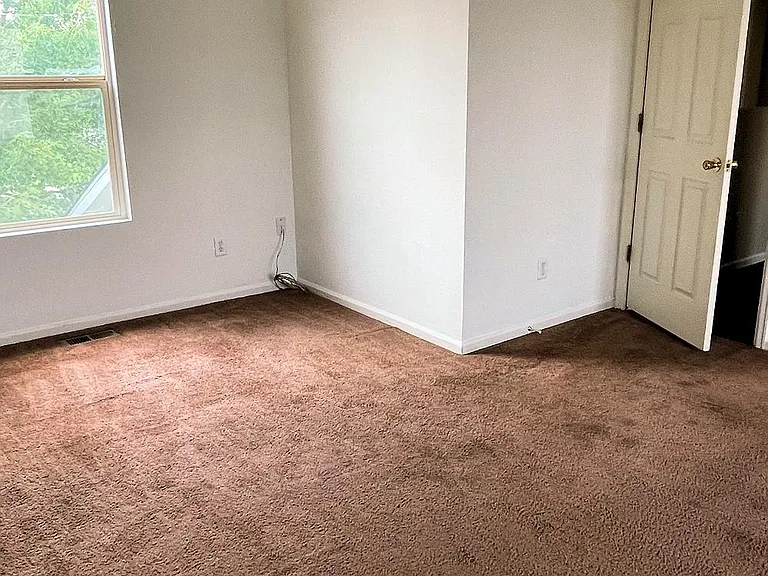 983 Canary Ct — Photo 33