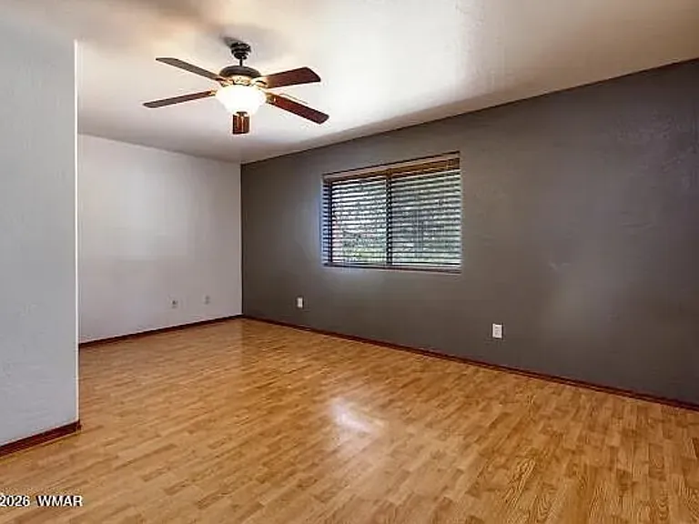 677 Fox Ln — Photo 4