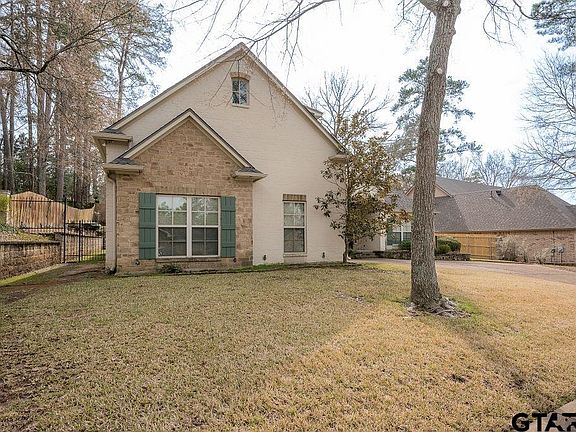 2nd image of 1203 Ashwood Dr
