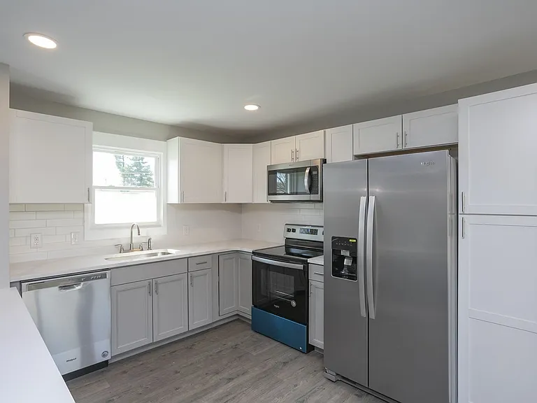1608 Autumn Ridge Dr — Photo 2