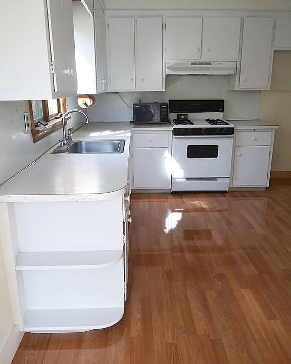 1st image of 102 Campbell Ave #102