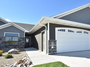 813 Colony Point, Bismarck, ND 58503