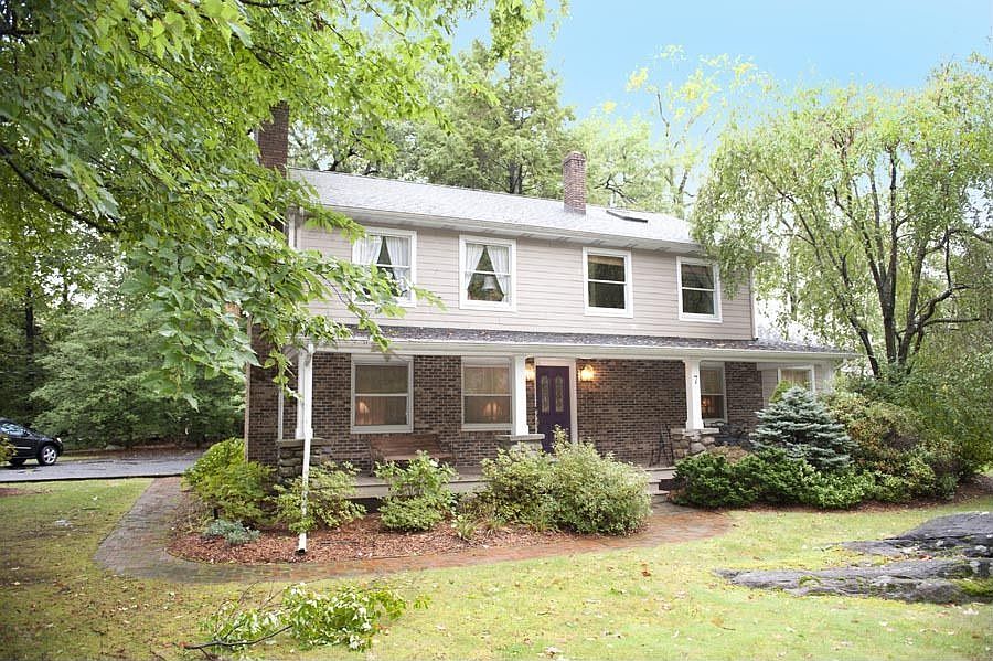 1st image of 7 Knollwood Dr