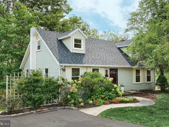 13 Paradise Ct, New Oxford, PA 17350