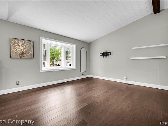 4th image of 403 Donna Dr