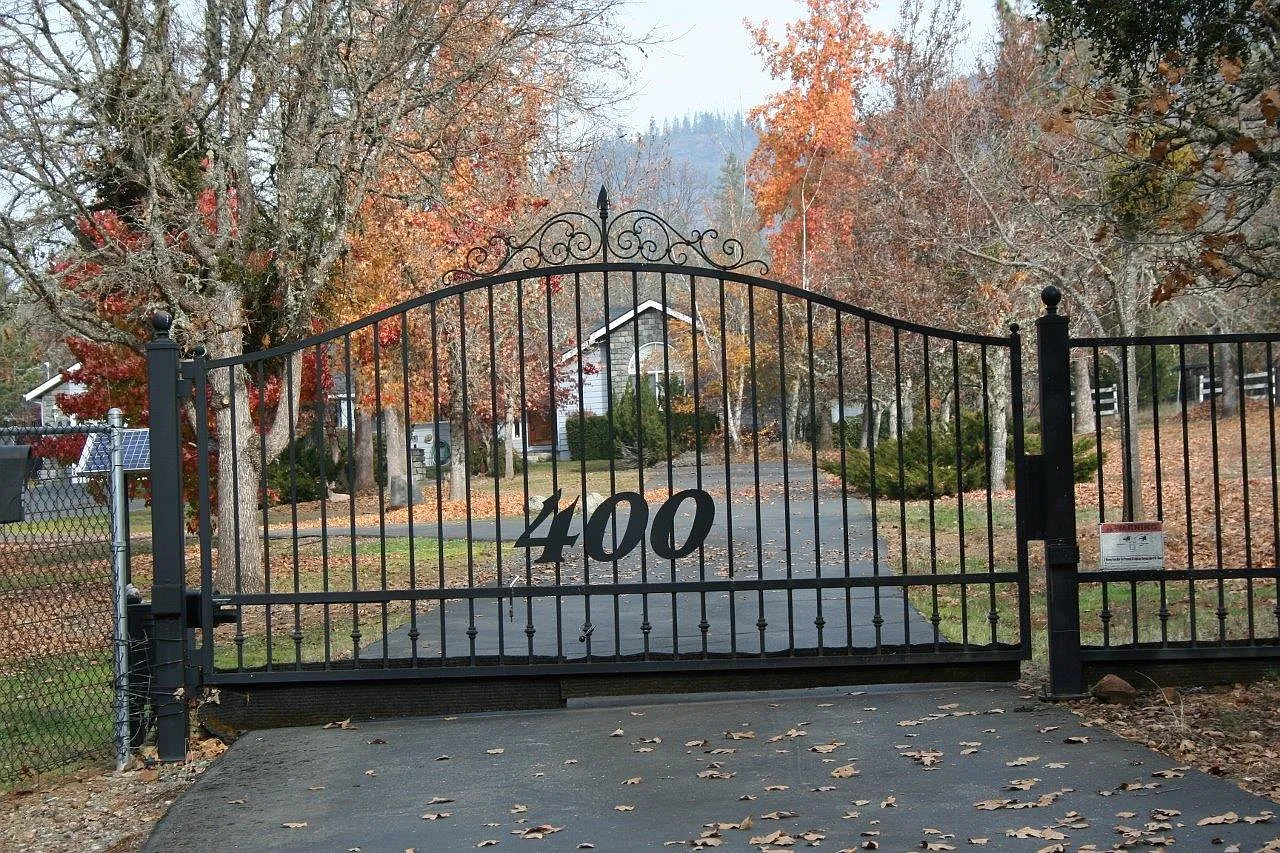 400 Lloyd Dr photo 1