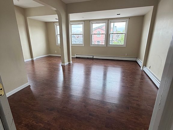 5th image of 225 John St Floor 2